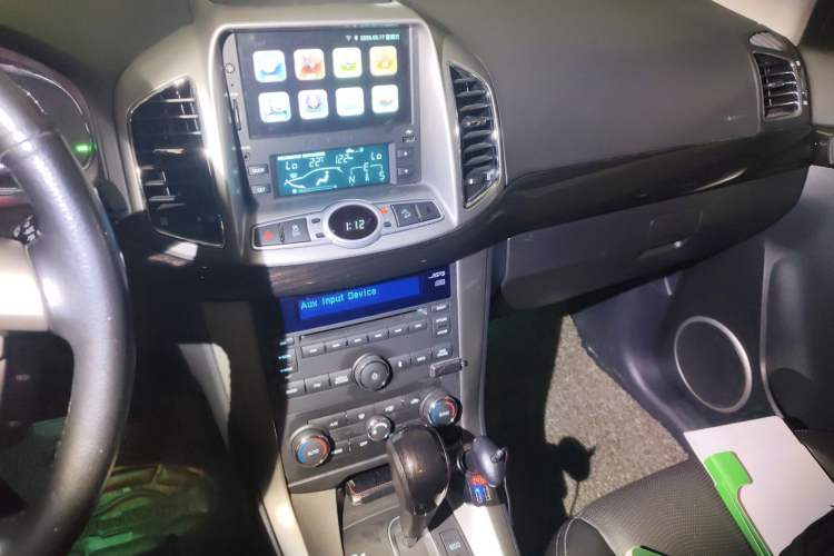 Used Chevrolet Captiva 2015 2.4L 4x4 Flagship Edition 7-Seater Audio And AC Panel