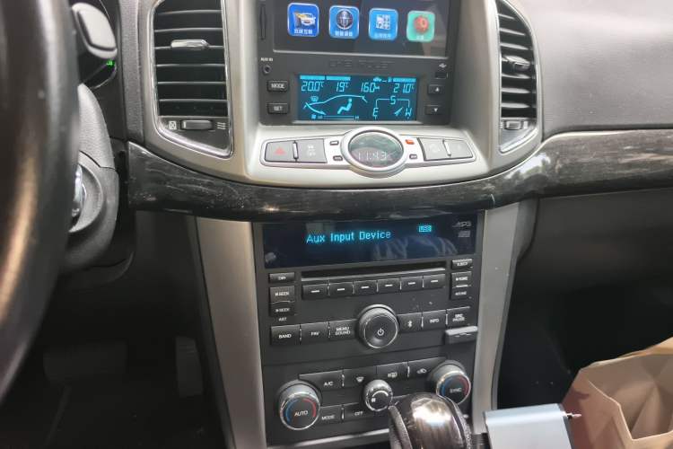 Used Chevrolet Captiva 2015 2.4L 4x4 Flagship Edition 7-Seater Audio And AC Panel