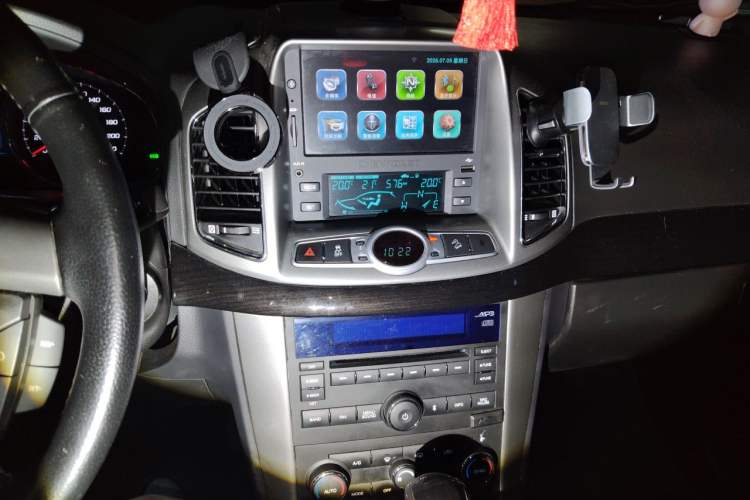 Used Chevrolet Captiva 2015 2.4L 4x4 Flagship Edition 7-Seater Audio And AC Panel