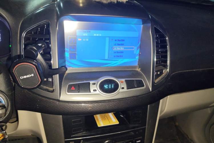 Used Chevrolet Captiva 2015 2.4L Two-Wheel Drive Urban Version 5 Seats Audio And AC Panel
