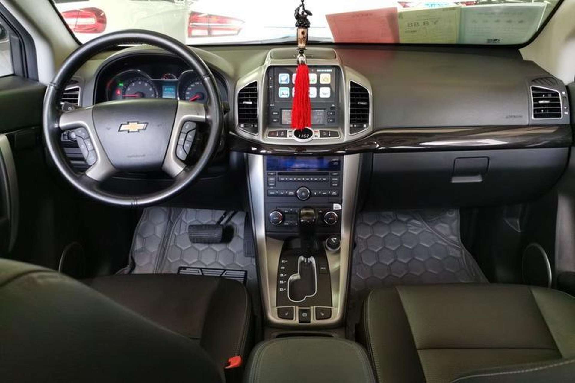 Used Chevrolet Captiva 2015 2.4L 4x4 Flagship Edition 7-Seater Center Console