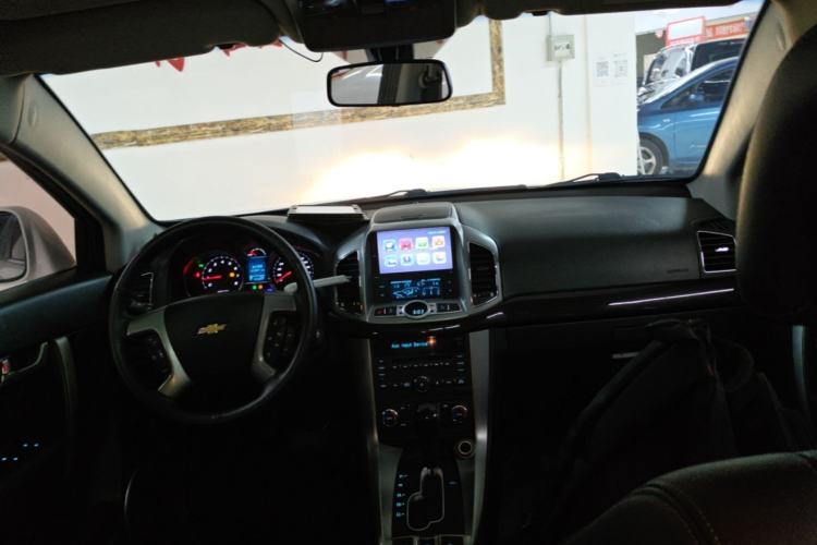 Used Chevrolet Captiva 2015 2.4L 4x4 Flagship Edition 7-Seater Center Console