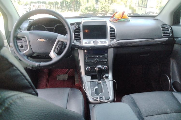 Used Chevrolet Captiva 2015 2.4L 4x4 Flagship Edition 7-Seater Center Console