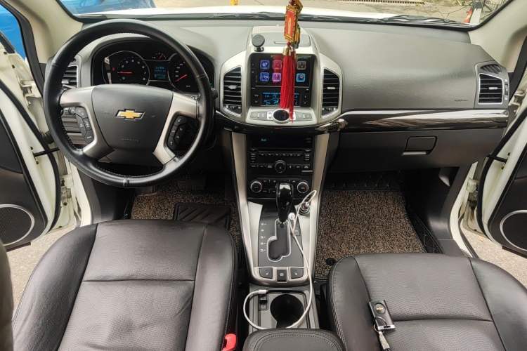 Used Chevrolet Captiva 2015 2.4L 4x4 Flagship Edition 7-Seater Center Console