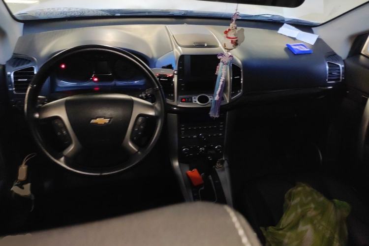 Used Chevrolet Captiva 2015 2.4L 4x4 Flagship Edition 7-Seater Center Console