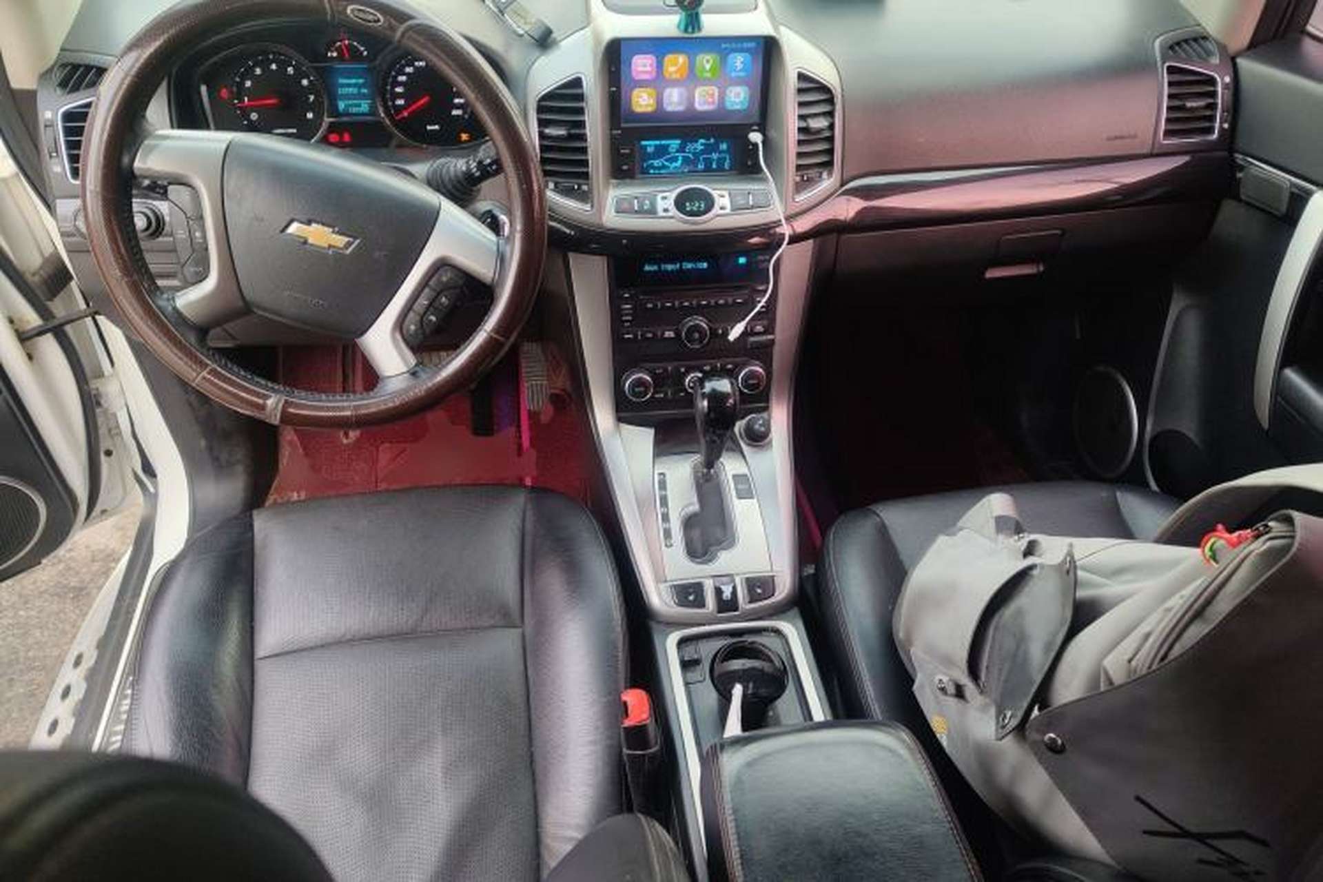 Used Chevrolet Captiva 2015 2.4L 4x4 Flagship Edition 7-Seater Center Console