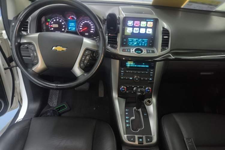 Used Chevrolet Captiva 2015 2.4L 4x4 Flagship Edition 7-Seater Center Console