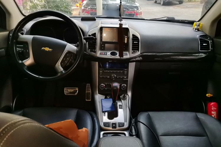 Used Chevrolet Captiva 2015 2.4L 4x4 Flagship Edition 7-Seater Center Console