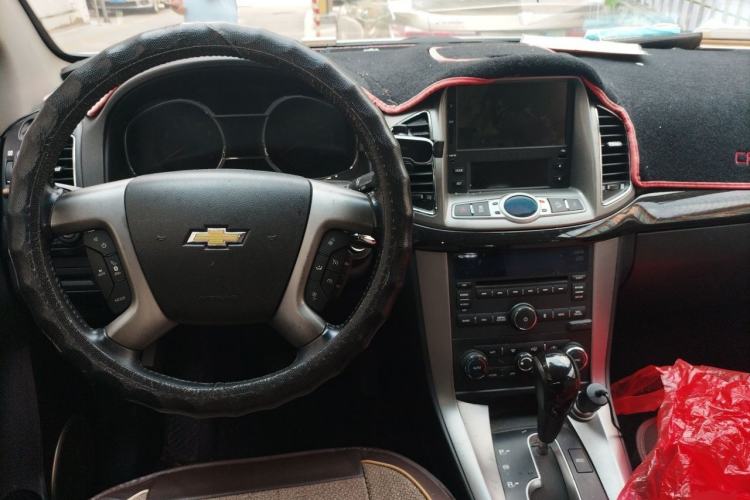 Used Chevrolet Captiva 2015 2.4L 4x4 Flagship Edition 7-Seater Center Console