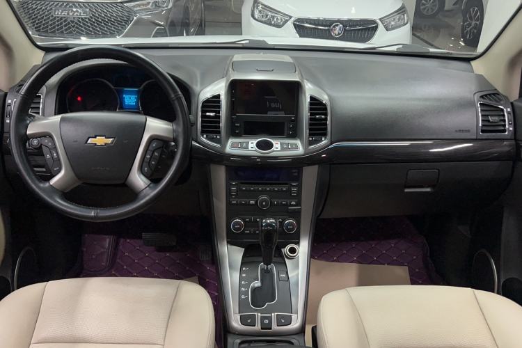 Used Chevrolet Captiva 2015 2.4L 4x4 Flagship Edition 7-Seater Center Console