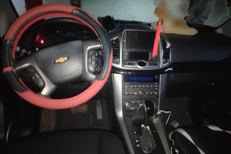 Used Chevrolet Captiva 2015 2.4L 4x4 Flagship Edition 7-Seater Center Console