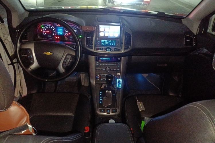 Used Chevrolet Captiva 2015 2.4L 4x4 Flagship Edition 7-Seater Center Console
