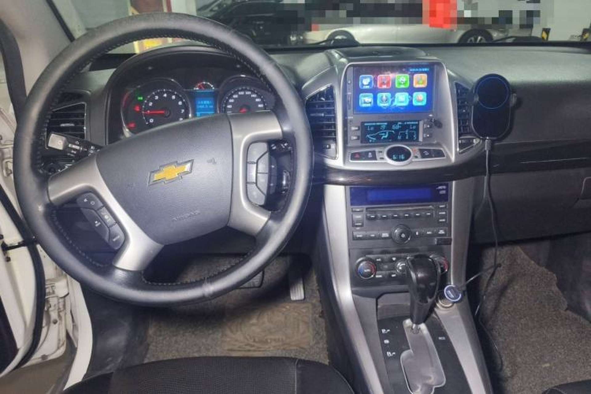 Used Chevrolet Captiva 2015 2.4L 4x4 Flagship Edition 7-Seater Center Console