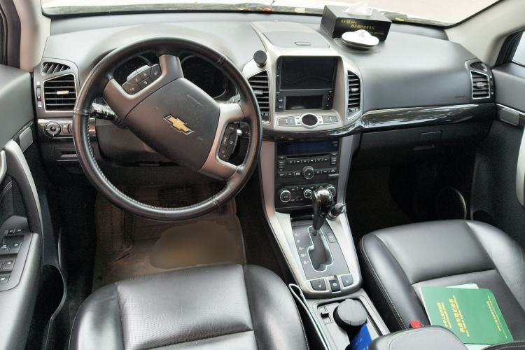 Used Chevrolet Captiva 2015 2.4L 4x4 Flagship Edition 7-Seater Center Console