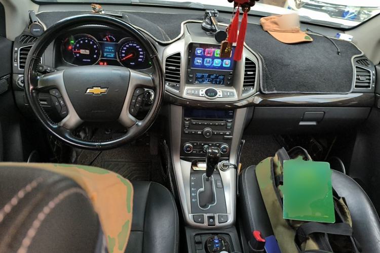 Used Chevrolet Captiva 2015 2.4L 4x4 Flagship Edition 7-Seater Center Console