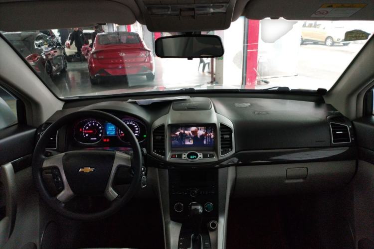 Used Chevrolet Captiva 2015 2.4L Two-Wheel Drive Urban Version 5 Seats Center Console