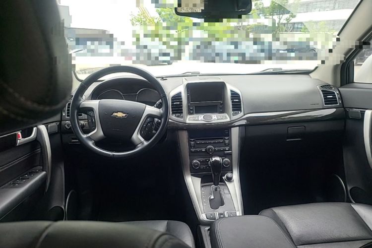 Used Chevrolet Captiva 2015 2.4L 4x4 Flagship Edition 7-Seater Center Console