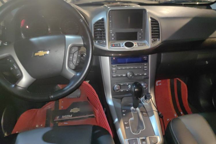 Used Chevrolet Captiva 2015 2.4L 4x4 Flagship Edition 7-Seater Center Console