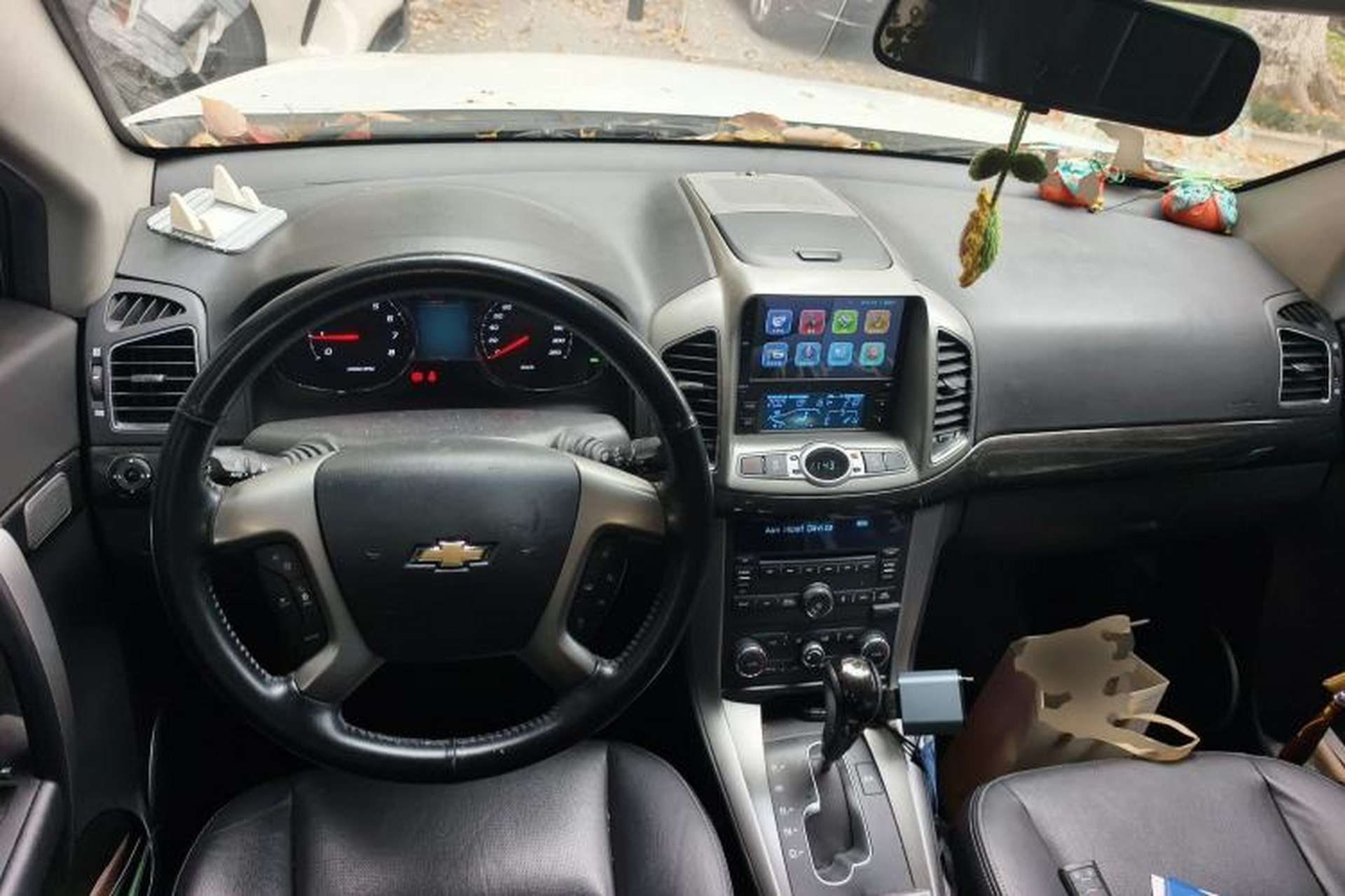 Used Chevrolet Captiva 2015 2.4L 4x4 Flagship Edition 7-Seater Center Console