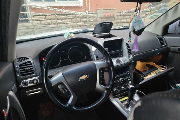 Used Chevrolet Captiva 2015 2.4L 4x4 Flagship Edition 7-Seater Center Console