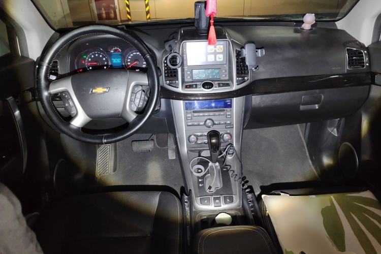 Used Chevrolet Captiva 2015 2.4L 4x4 Flagship Edition 7-Seater Center Console