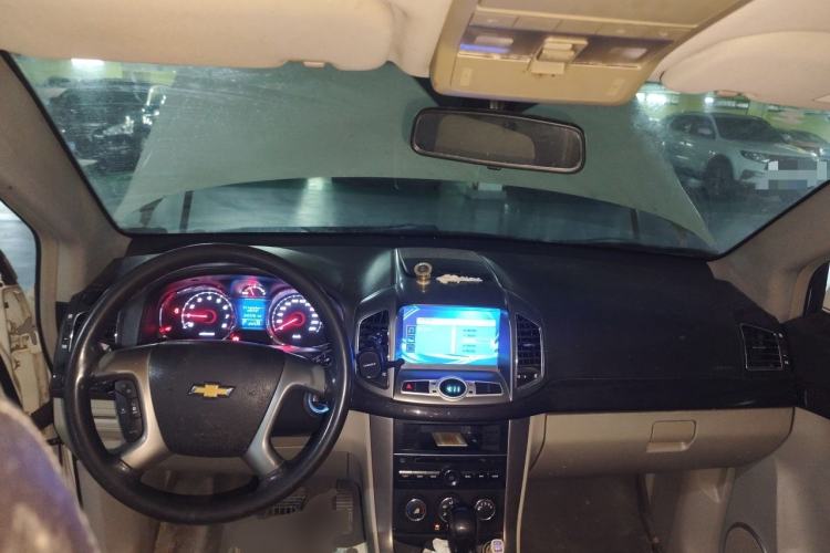 Used Chevrolet Captiva 2015 2.4L Two-Wheel Drive Urban Version 5 Seats Center Console