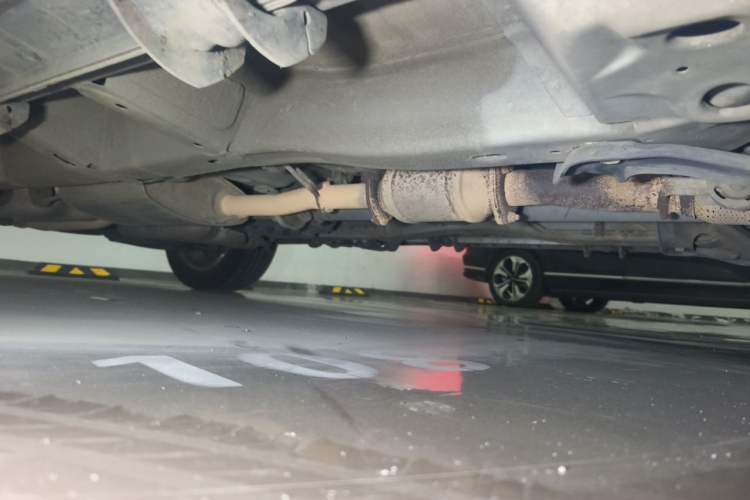 Used Chevrolet Captiva 2015 2.4L 4x4 Flagship Edition 7-Seater Chassis Front Right