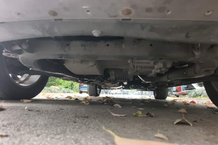 Used Chevrolet Captiva 2015 2.4L 4x4 Flagship Edition 7-Seater Chassis Front