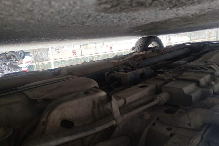 Used Chevrolet Captiva 2015 2.4L 4x4 Flagship Edition 7-Seater Chassis Rear Left