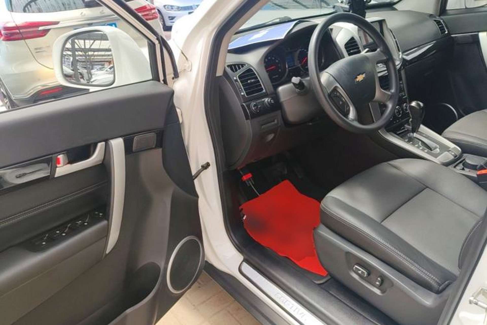 Used Chevrolet Captiva 2015 2.4L Two-Wheel Drive Urban Version 7 Seats Driver Seat