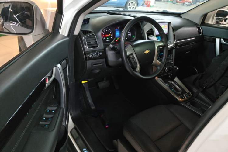 Used Chevrolet Captiva 2015 2.4L 4x4 Flagship Edition 7-Seater Driver Seat