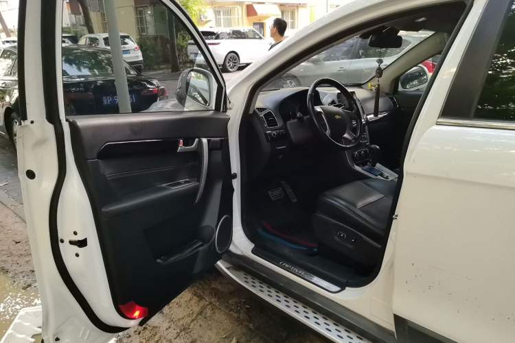 Used Chevrolet Captiva 2015 2.4L 4x4 Flagship Edition 7-Seater Driver Seat