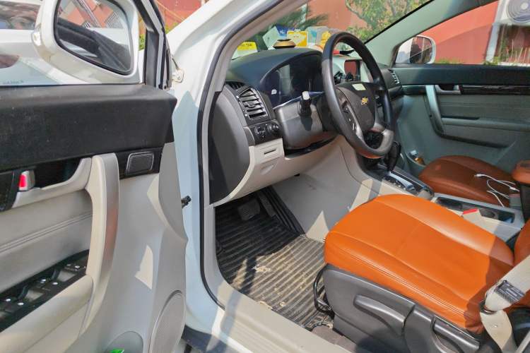 Used Chevrolet Captiva 2015 2.4L Two-Wheel Drive Urban Version 5 Seats Driver Seat