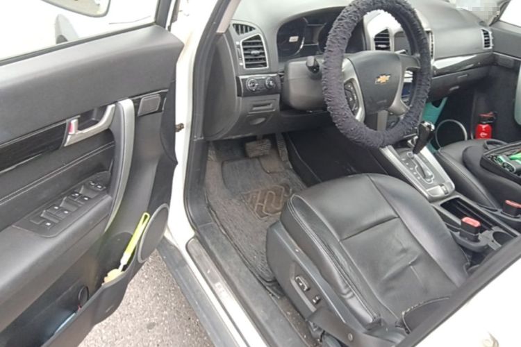 Used Chevrolet Captiva 2015 2.4L Two-Wheel Drive Urban Version 7 Seats Driver Seat