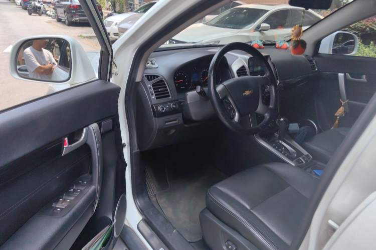 Used Chevrolet Captiva 2015 2.4L 4x4 Flagship Edition 7-Seater Driver Seat