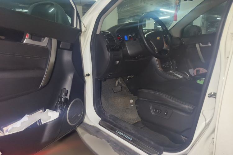 Used Chevrolet Captiva 2015 2.4L 4x4 Flagship Edition 7-Seater Driver Seat