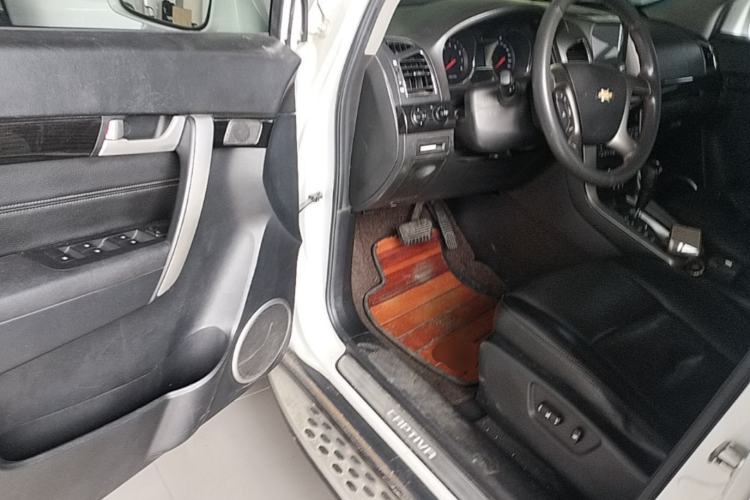 Used Chevrolet Captiva 2015 2.4L Two-Wheel Drive Urban Version 7 Seats Driver Seat