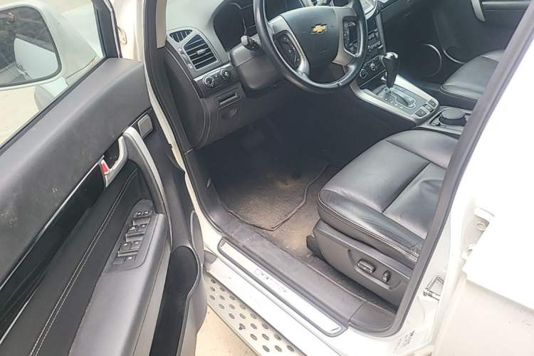 Used Chevrolet Captiva 2015 2.4L 4x4 Flagship Edition 7-Seater Driver Seat