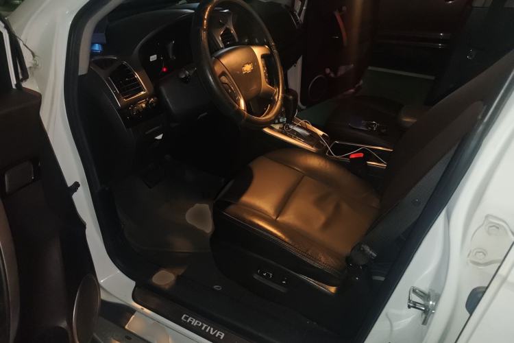 Used Chevrolet Captiva 2015 2.4L 4x4 Flagship Edition 7-Seater Driver Seat