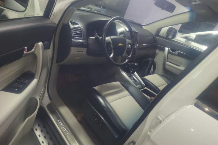 Used Chevrolet Captiva 2015 2.4L Two-Wheel Drive Urban Version 5 Seats Driver Seat