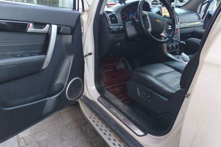 Used Chevrolet Captiva 2015 2.4L 4x4 Flagship Edition 7-Seater Driver Seat