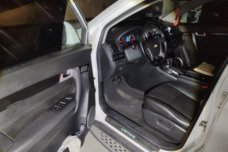 Used Chevrolet Captiva 2015 2.4L 4x4 Flagship Edition 7-Seater Driver Seat