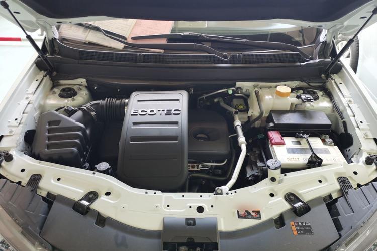 Used Chevrolet Captiva 2015 2.4L 4x4 Flagship Edition 7-Seater Engine Bay