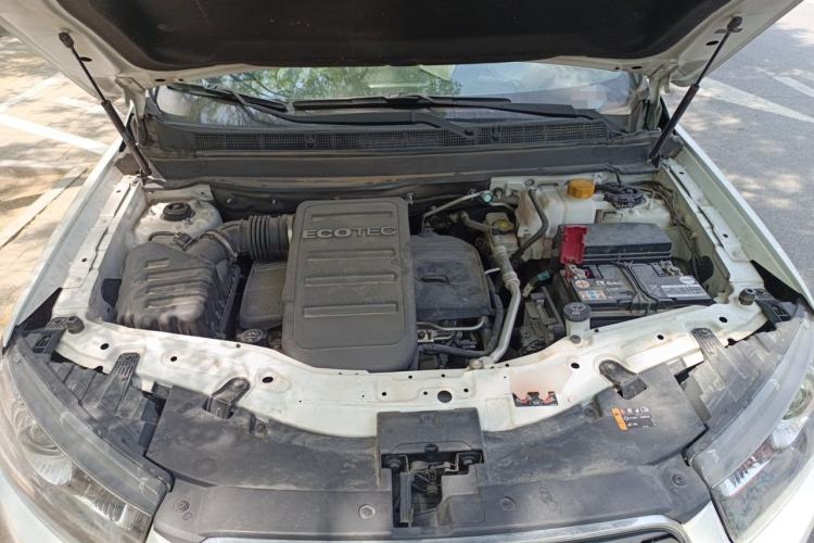 Used Chevrolet Captiva 2015 2.4L 4x4 Flagship Edition 7-Seater Engine Bay