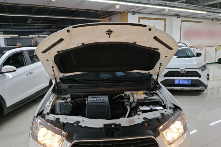 Used Chevrolet Captiva 2015 2.4L 4x4 Flagship Edition 7-Seater Engine Bay