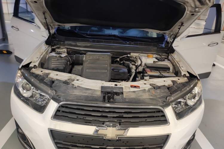Used Chevrolet Captiva 2015 2.4L 4x4 Flagship Edition 7-Seater Engine Bay