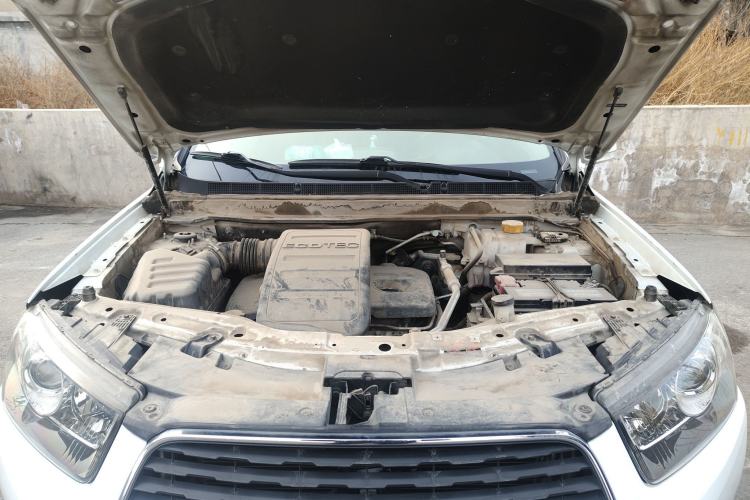 Used Chevrolet Captiva 2015 2.4L 4x4 Flagship Edition 7-Seater Engine Bay