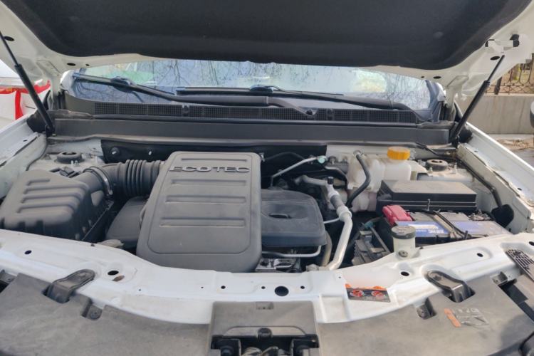 Used Chevrolet Captiva 2015 2.4L 4x4 Flagship Edition 7-Seater Engine Bay
