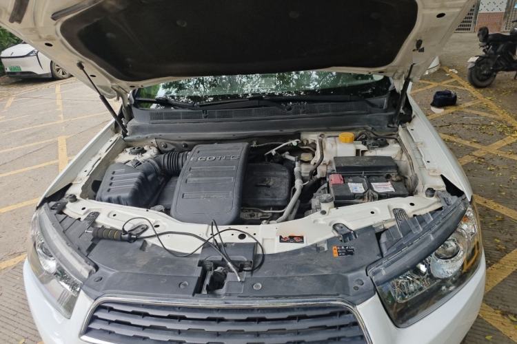 Used Chevrolet Captiva 2015 2.4L 4x4 Flagship Edition 7-Seater Engine Bay