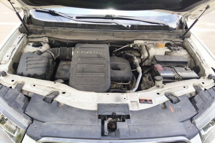 Used Chevrolet Captiva 2015 2.4L 4x4 Flagship Edition 7-Seater Engine Bay